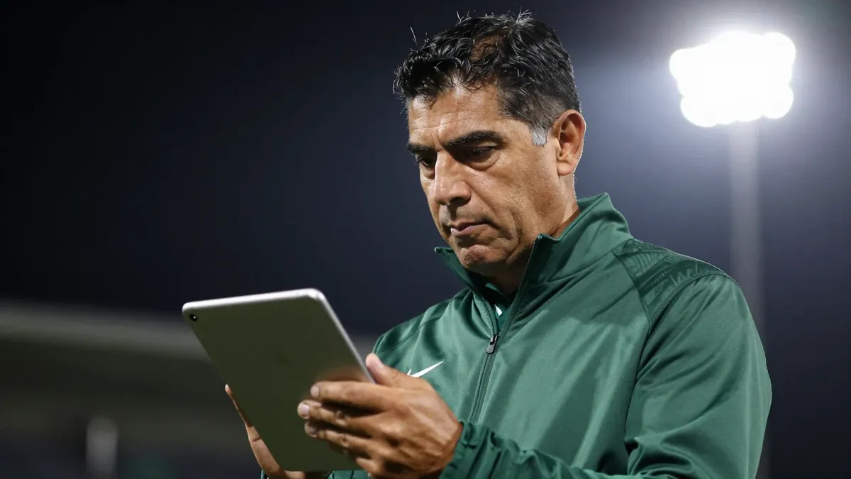La Federación Mexicana de Fútbol oficializó el fichaje del estratega español Juan Manuel Lillo como asistente de Rafael...