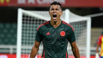 El delantero colombiano Daniel Arcila, canterano del Envigado FC, marcó un penal en el 79.º minuto para ampliar la...