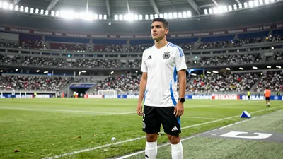 Reece James, futbolista de Inglaterra, elogia el ambiente del Estadio Azteca durante el partido entre México e Inglaterra...