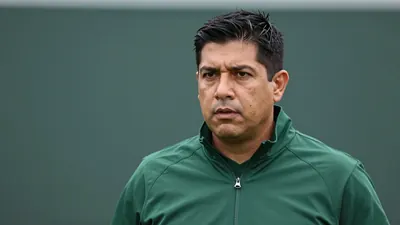 El nuevo seleccionador nacional, Rafael Márquez, ha definido a los asistentes Juan Manuel Lillo y Andrés Guardado, entre...