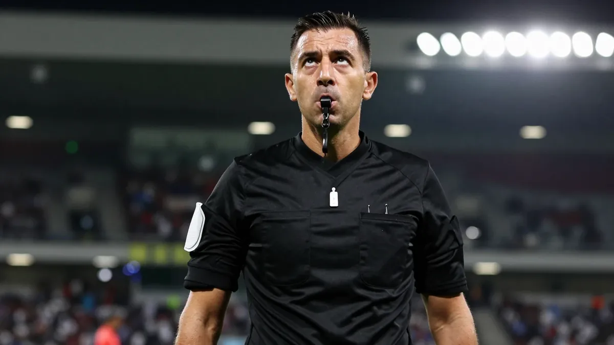El árbitro Alireza Faghani describe la atmósfera 'increíble' del Estadio Azteca durante el partido de octavos de final...